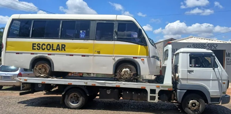 Reboque de van escolar em Ponta Grossa